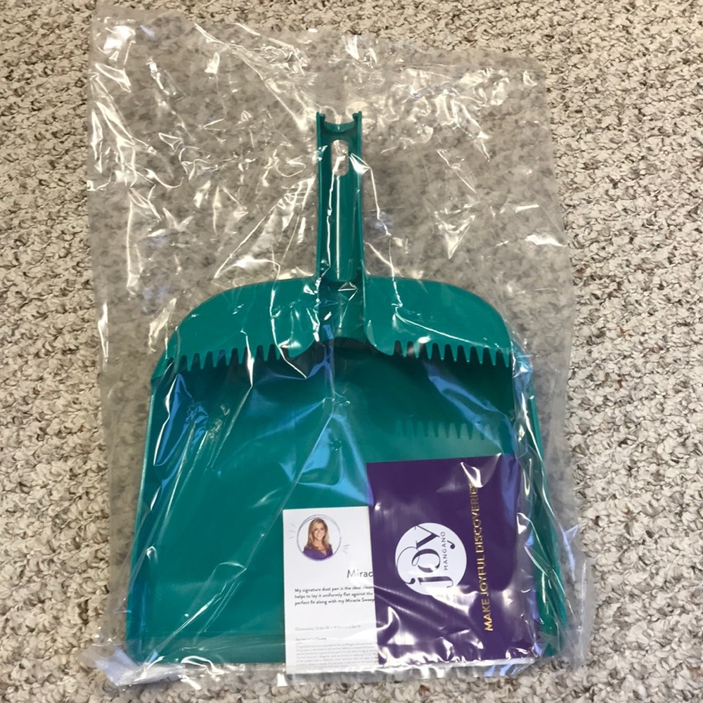 Brand new JOY MANGANO Miracle Sweep Dust Pan
